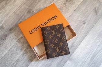 Обложка на паспорт Louis Vuitton: маленькие роскошные изделия из кожи